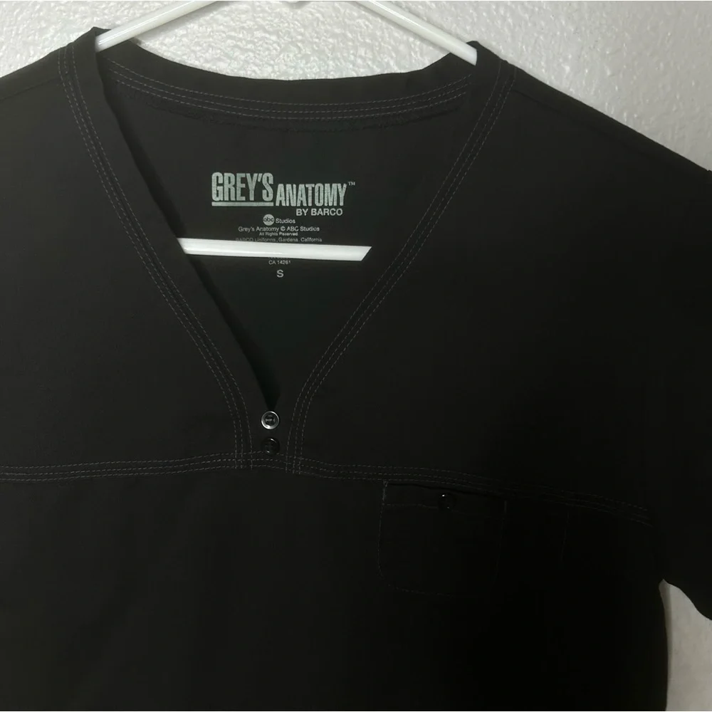 Grey's Anatomy Black V-Neck Scrub Top - Picture 3 of 4